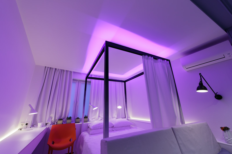 Ультрасовременный дизайн гостиной, совмещенной со спальней