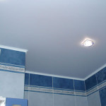 Фото натяжного потолка в ванной